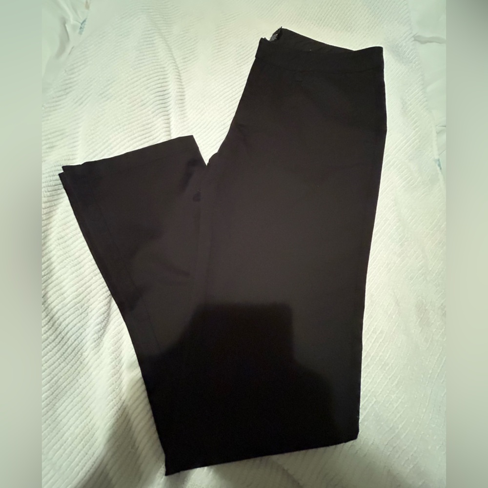 Volcom black pants with front zipper. Waist approximately 17”.